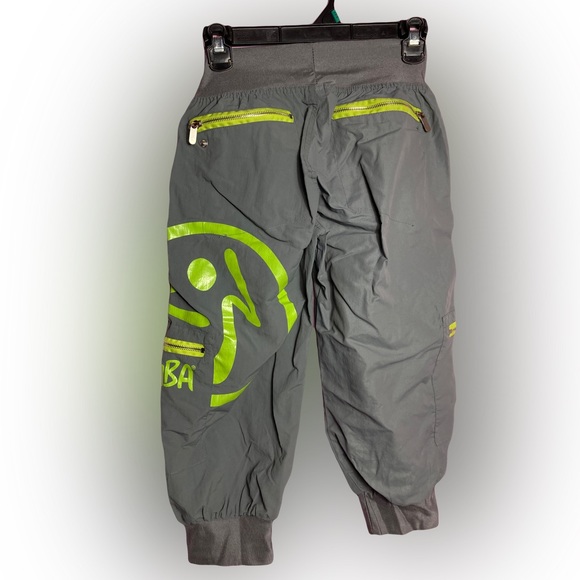Zumba Grey and Neon Capris Size Small - Picture 2 of 4